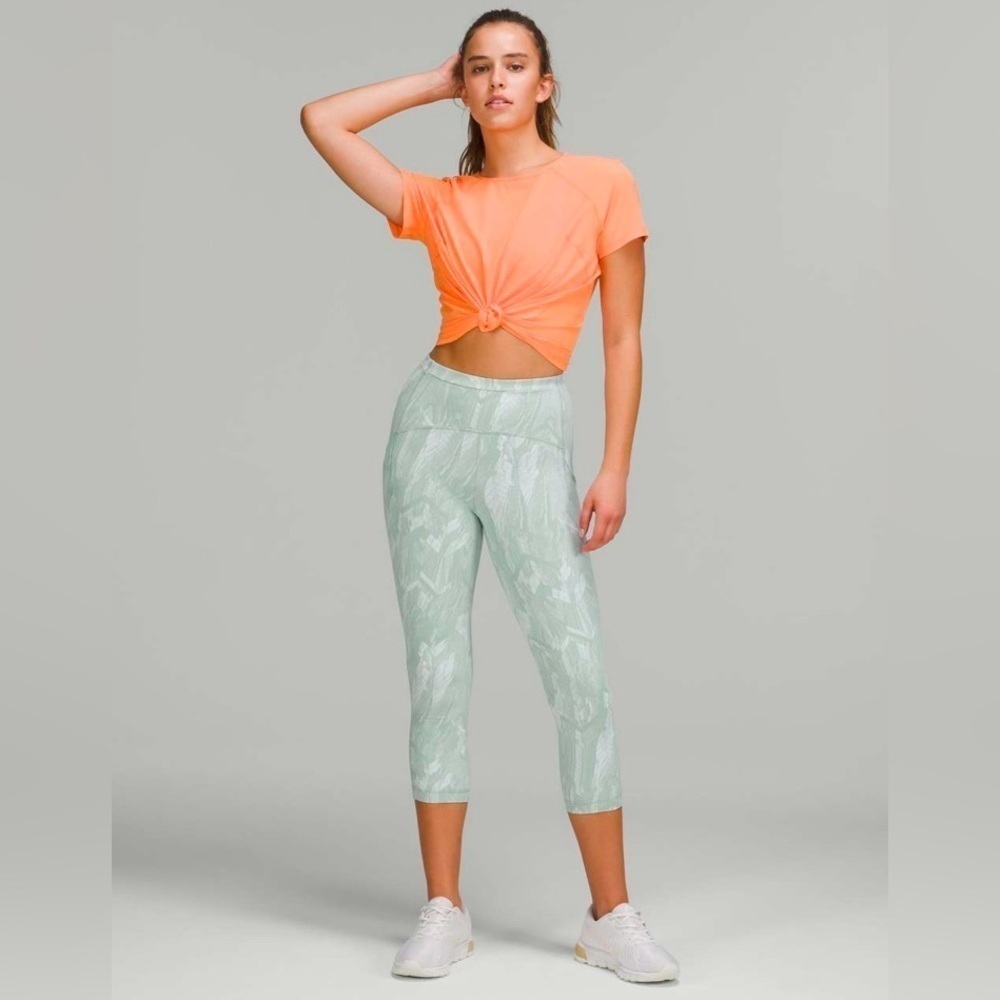 Lululemon Swift Speed High Rise Crop 21” Size 6